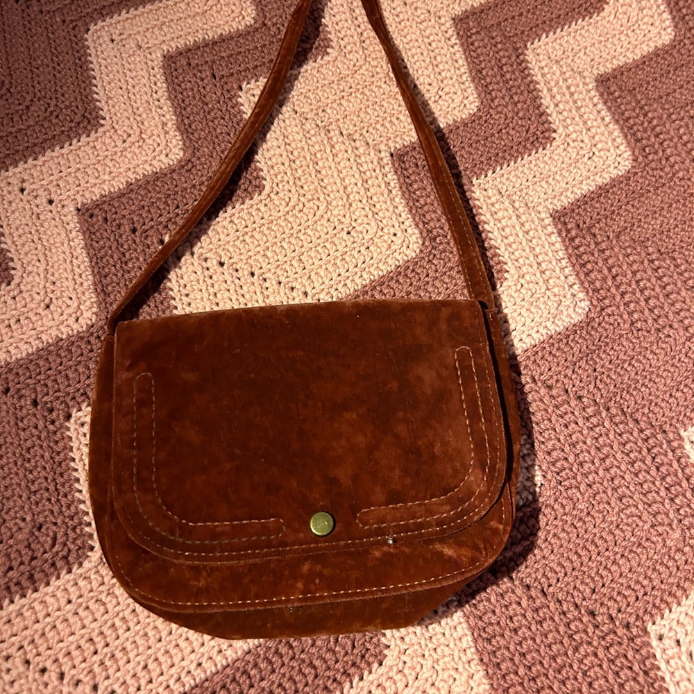 CROSSBODY